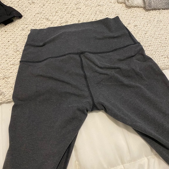 Lululemon cropped grey leggings - Picture 3 of 4